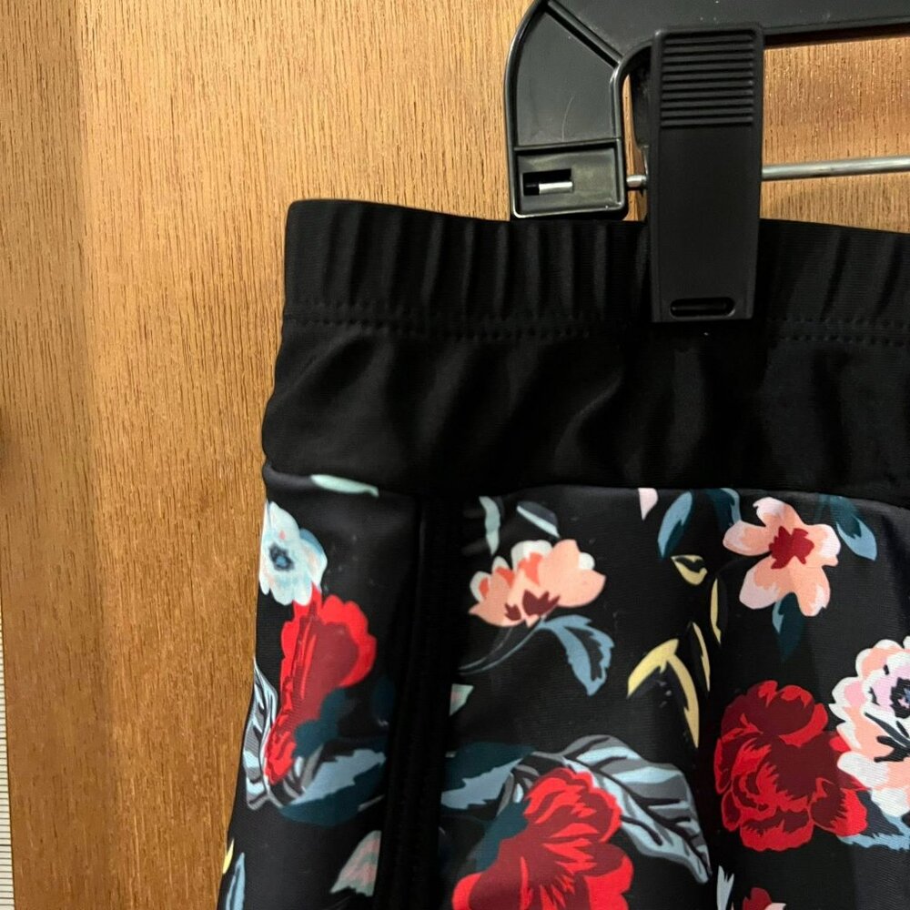 Size 22W - Holipick - Black and Floral Swim Shorts - Picture 3 of 6